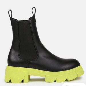 NIB Women Size 6 Contrast Sole Chunky Mid Ankle Boots Black With Lime Outsoles